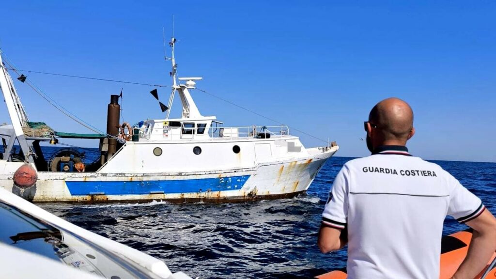 adn24 pescara | operazione della guardia costiera sequestrate reti illegali per pesca a strascico