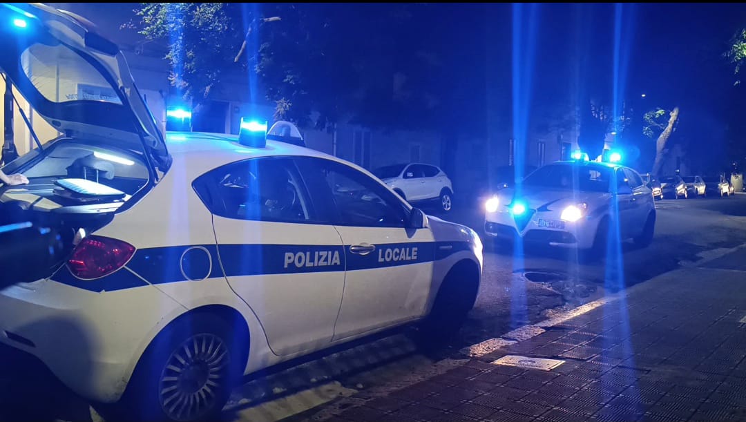 adn24 reggio calabria | polizia locale giro di vite sul commercio abusivo e sulloccupazione abusiva di suolo pubblico oltre 40000 euro di sanzioni