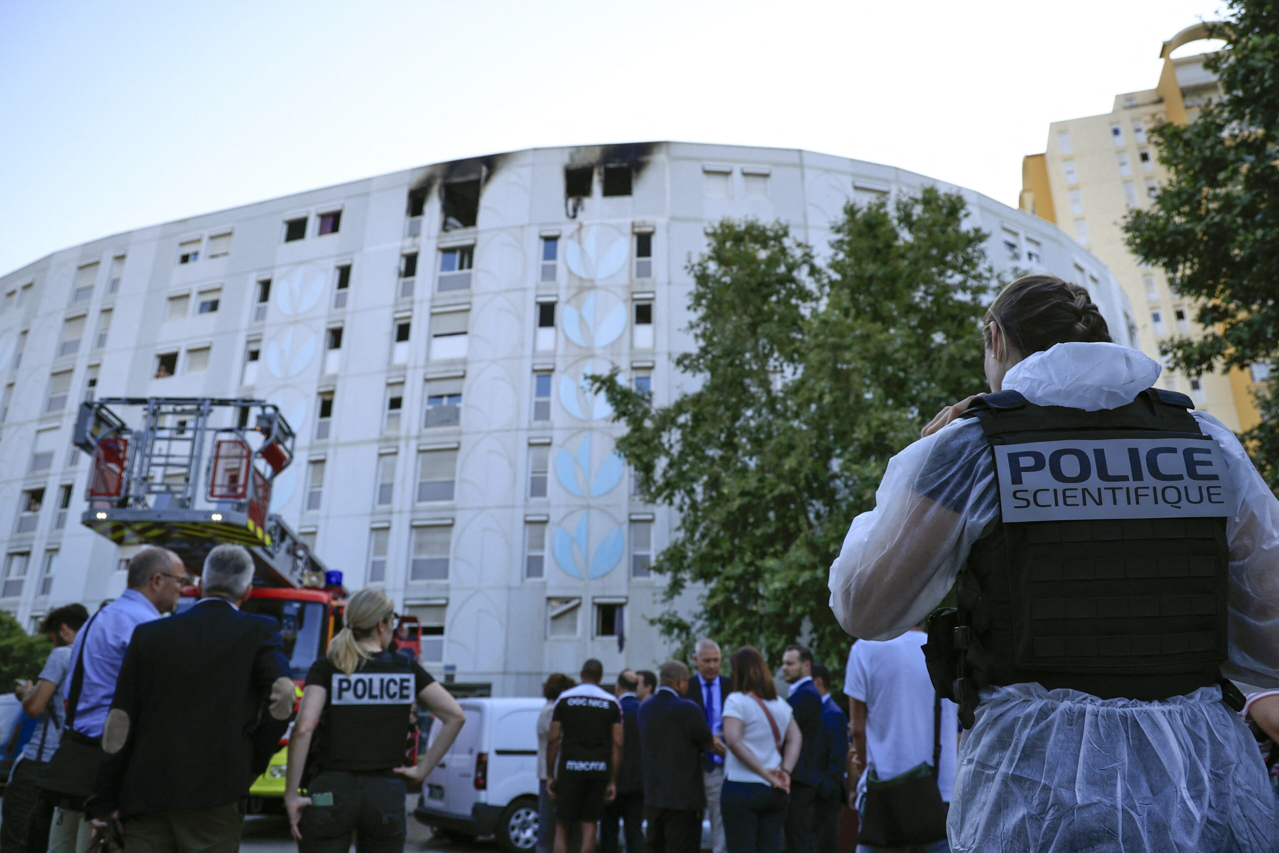 adn24 nizza | incendio in condominio sette morti di cui tre bambini sospetto su azione dolosa