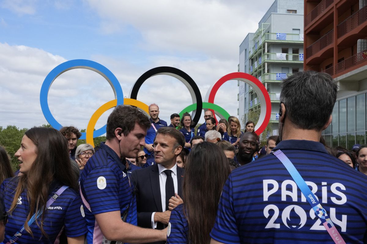 adn24 macron esalta litalia e cita il caffè sospeso