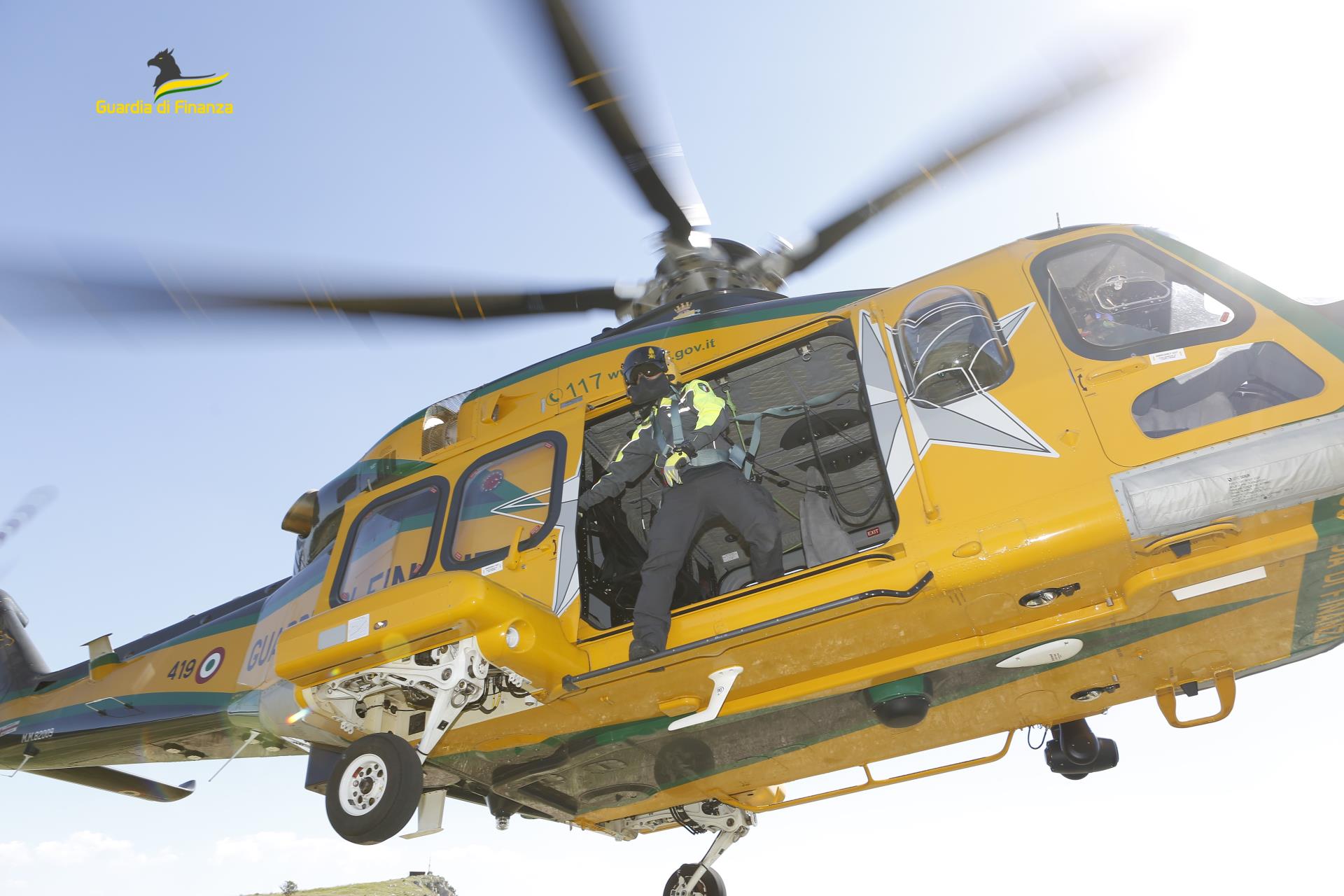 adn24 napoli | recuperati dalle fiamme gialle tre escursionisti dispersi nei boschi di civitella alfedena