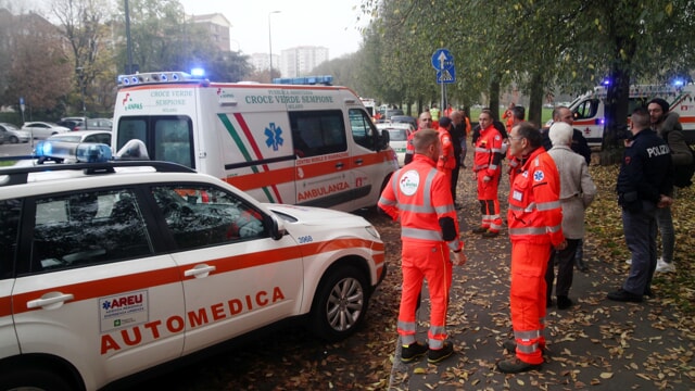 adn24 milano | operaio 19enne folgorato e ustionato trasportato in ospedale