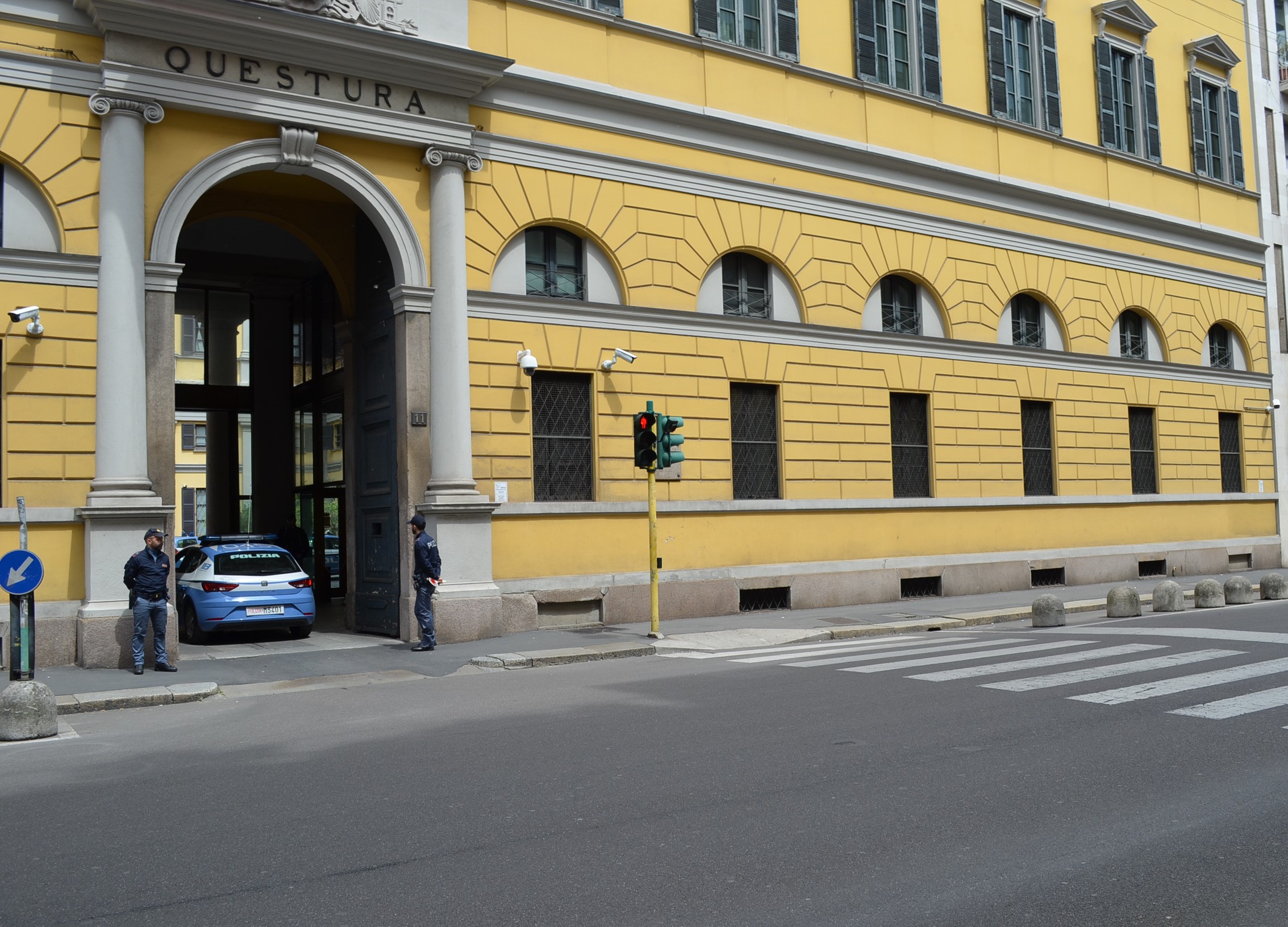 adn24 milano | arrestato rapinatore orologio di lusso