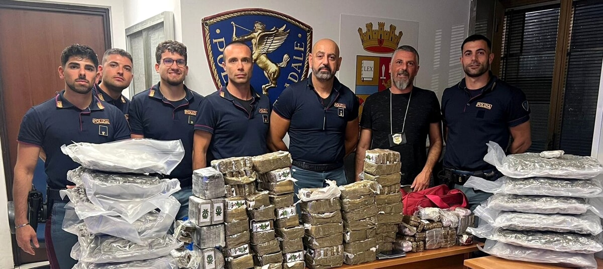 adn24 roma | fermato automobilista con 17 chili di marijuana sul raccordo anulare