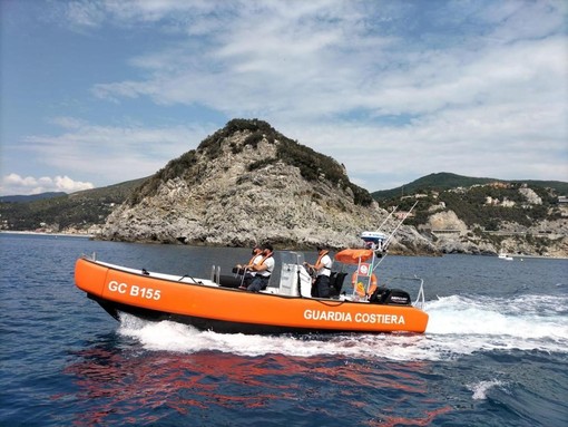  ‣ adn24 bergeggi (sv) | ormeggiano nell'area marina protetta, diportisti multati dalla guardia costiera