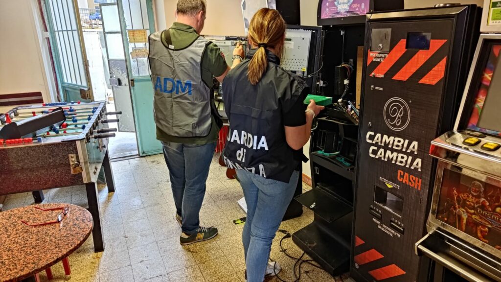 adn24 torino | apparecchi da gioco illegali sequestrati nella città della mole dallagenzia delle dogane e dalla guardia di finanza