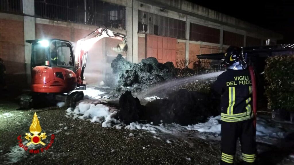 adn24 carmignano | incendio allesterno di una ditta indagini in corso