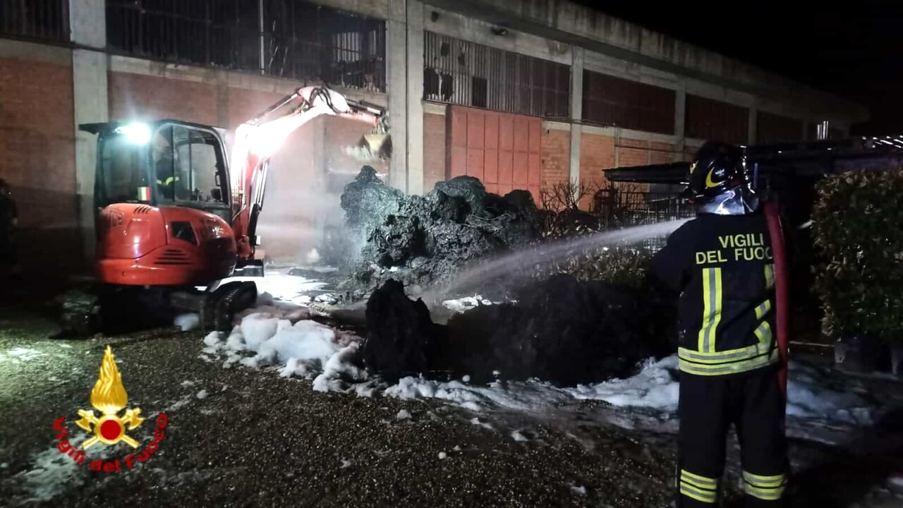 adn24 carmignano | incendio allesterno di una ditta indagini in corso