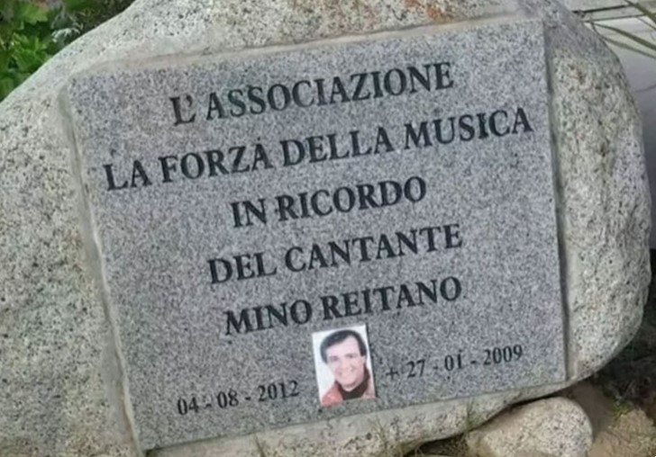  ‣ adn24 gioiosa ionica (rc) | polemiche per la rimozione della targa in memoria di mino reitano