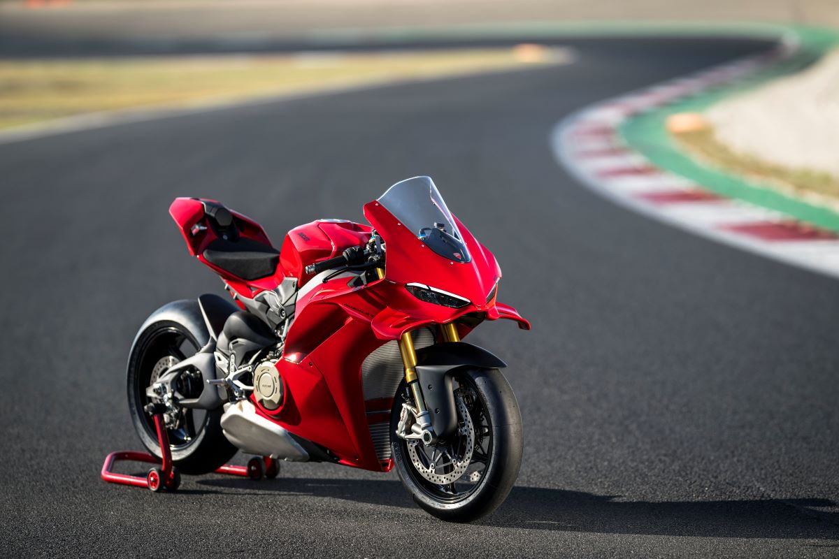 adn24 ducati sorprende al wdw 2024 con la nuova panigale v4 my25