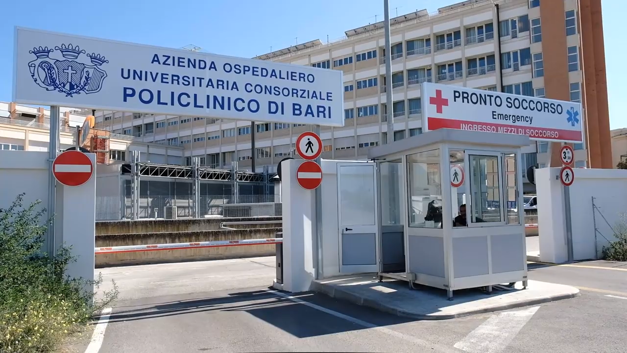 adn24 bari | riaperto pronto soccorso dopo rogo al quadro elettrico