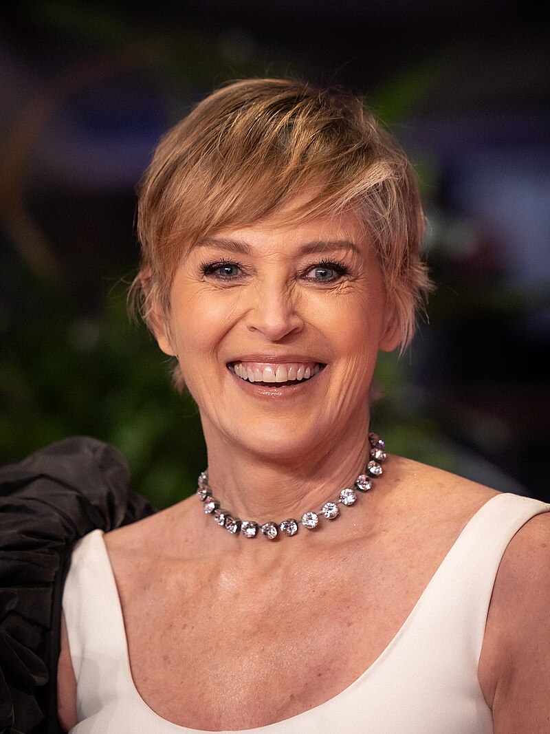 adn24 taormina | sharon stone alla 70º edizione del taormina film festival parla delle elezioni usa