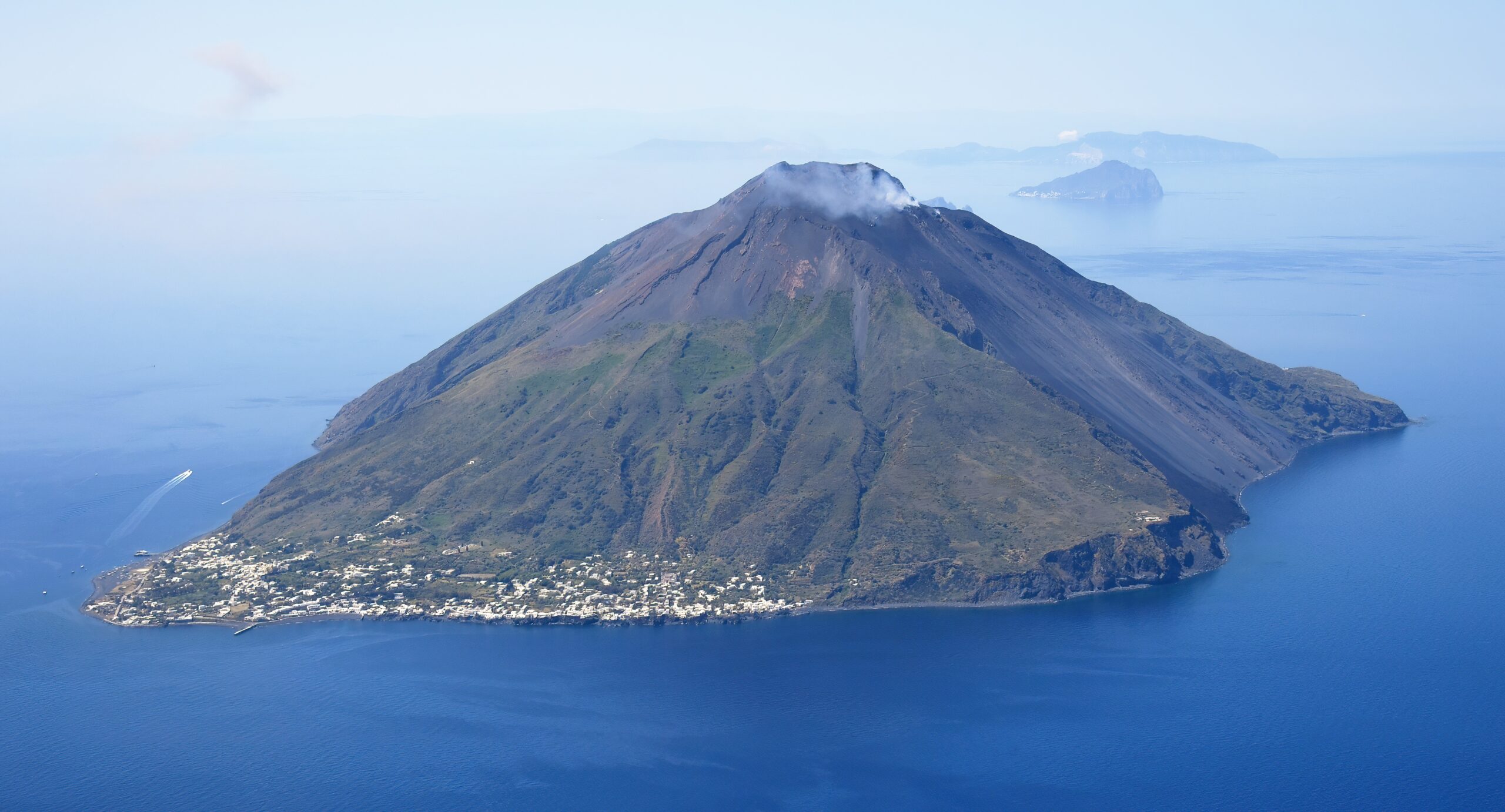 adn24 sicilia | conclusa eruzione stromboli nessuna colata attiva