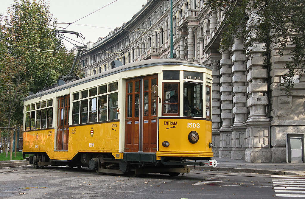 adn24 milano | due 20enni aggredite vicino la fermata del tram un arresto