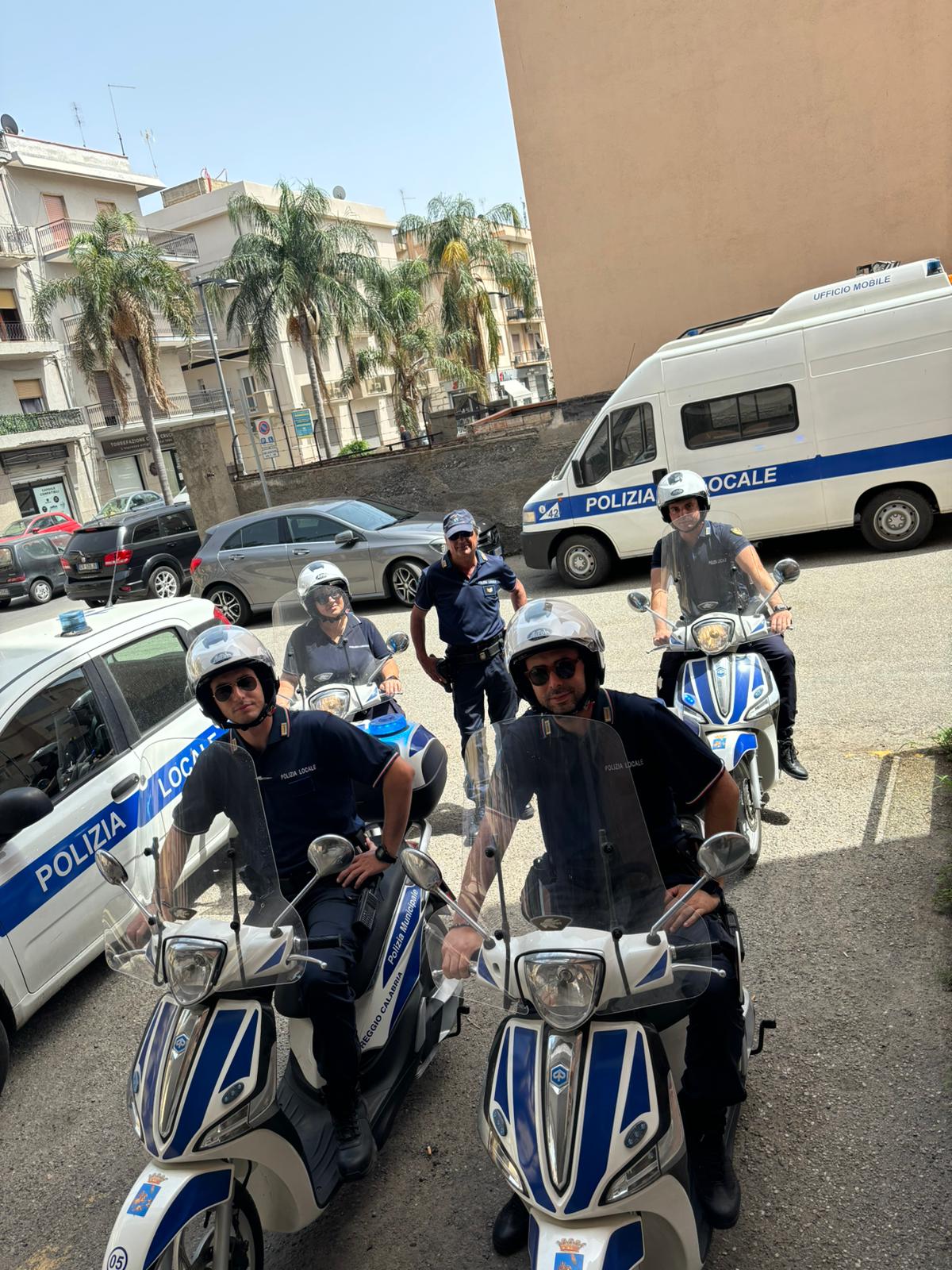  ‣ adn24 reggio calabria | polizia locale: battaglia contro ambulanti abusivi e degrado, sequestri e denunce