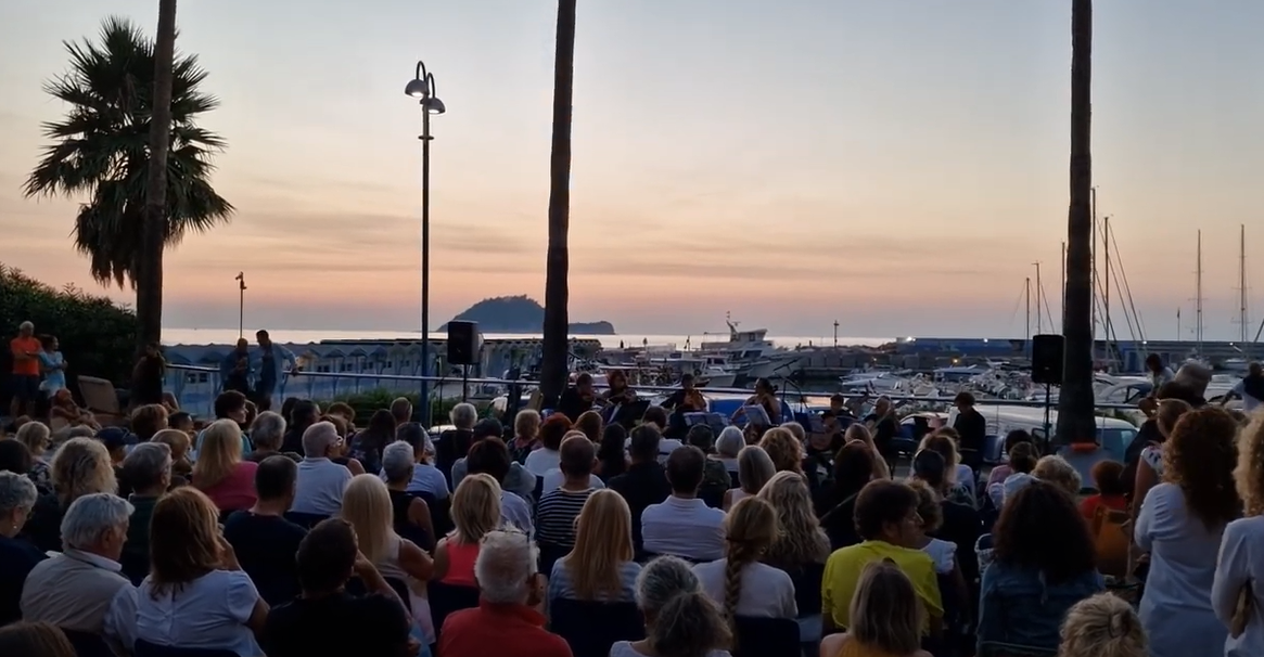 adn24 alassio sv | in porto ci si sveglia con il concerto allalba