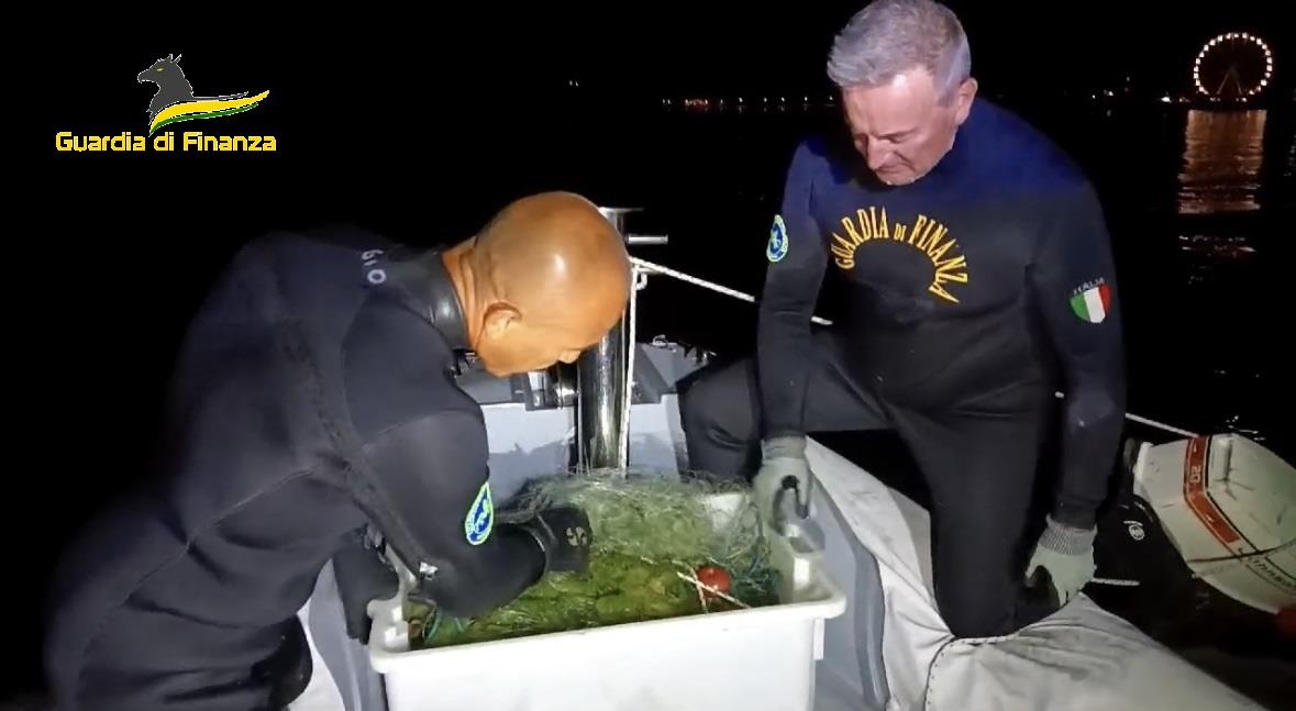 adn24 rimini | sequestrati 150 metri di rete da pesca abusiva nella foce del marecchia