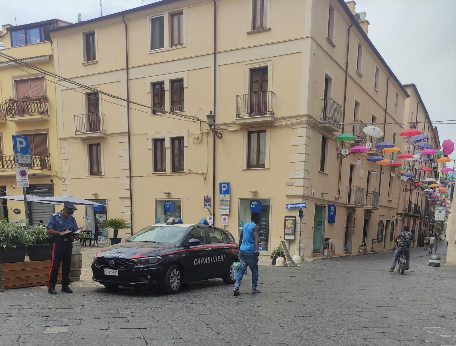 adn24 fondi | trentaquattrenne accoltellato indagini in corso per identificare lassalitore