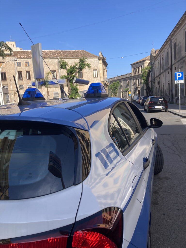 adn24 modica rg | detenzione di stupefacenti ai fini di spaccio arrestati due giovani