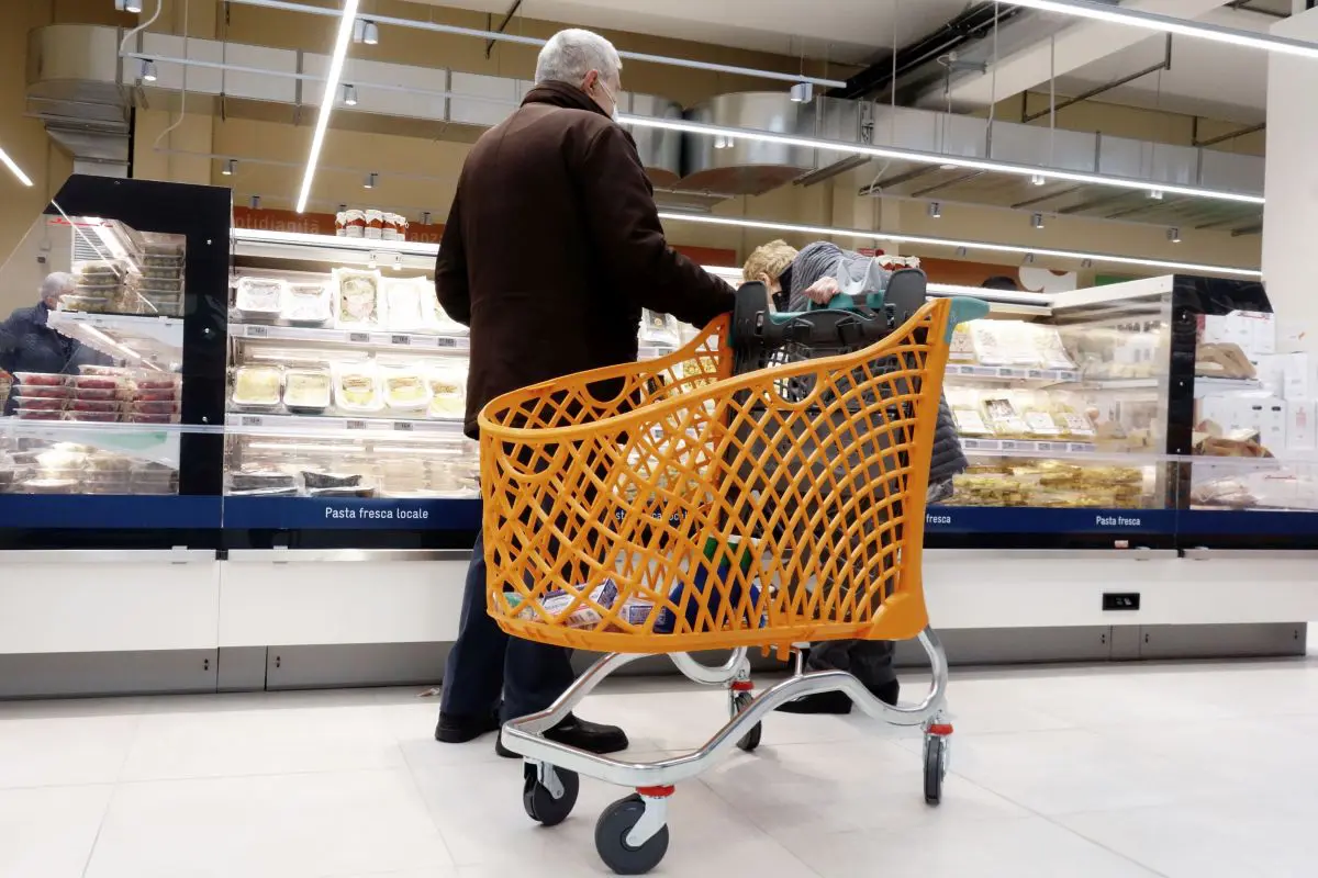 adn24 a luglio linflazione torna a salire ma frena il carrello della spesa