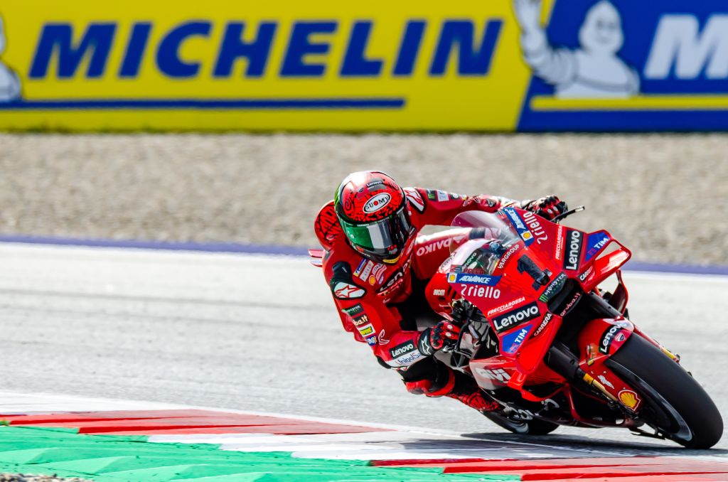 adn24 motogp in austria bagnaia precede martin e torna leader solitario