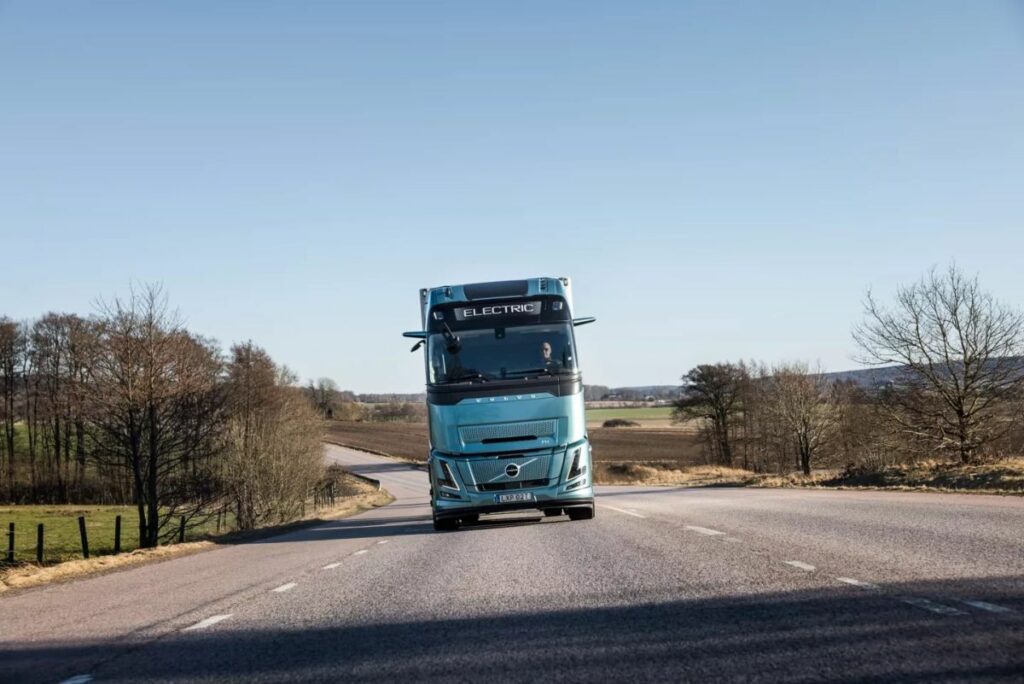 adn24 volvo fornirà 300 camion elettrici a dsv