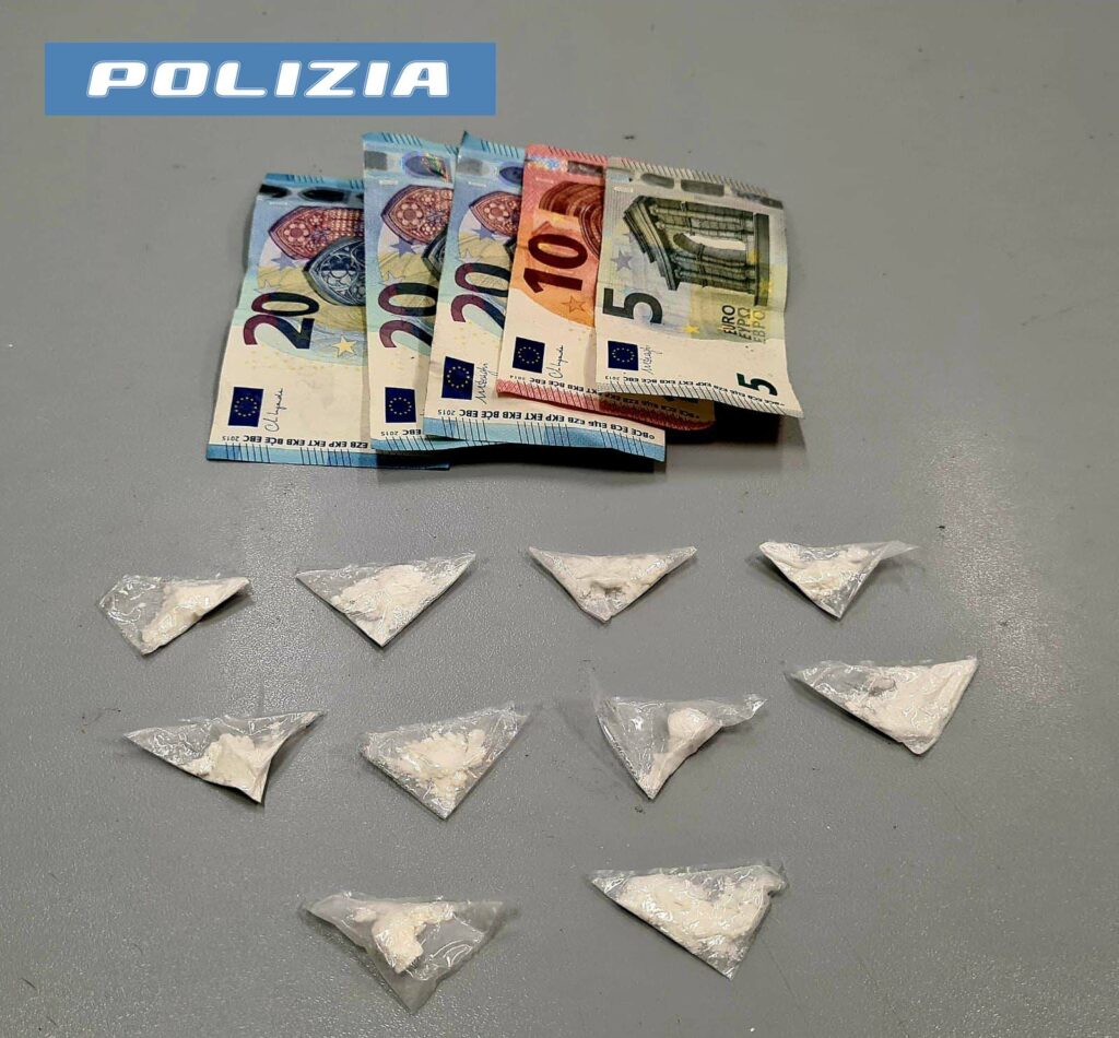 adn24 milano | scappa in scooter con la droga la polizia di stato arresta un 25enne