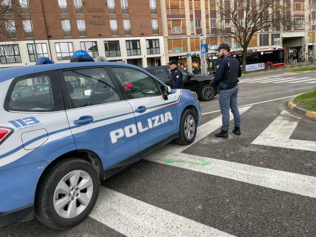 adn24 ferrara | controlli straordinari della polizia numerose identificazioni e veicoli ispezionati