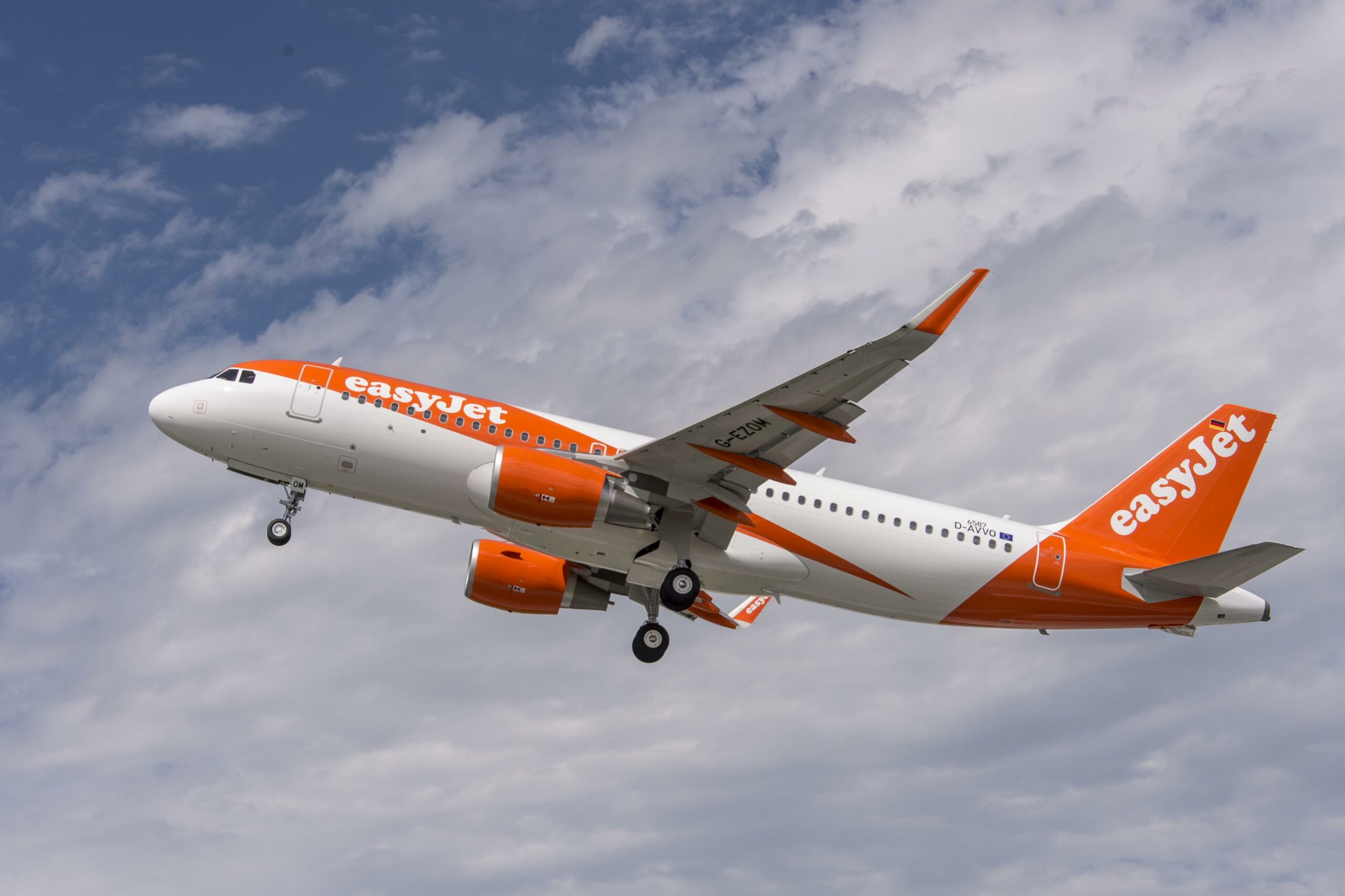 adn24 sciopero easyjet a ferragosto oltre 200 voli cancellati ecco i rischi per i viaggiatori