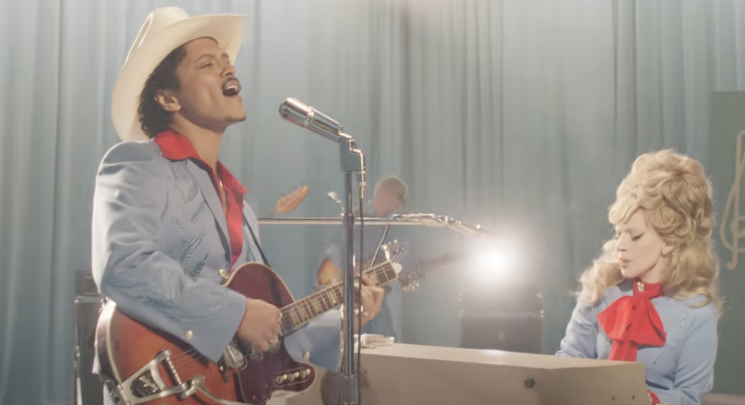 adn24 lady gaga e bruno mars incantano con la nuova ballad die with a smile