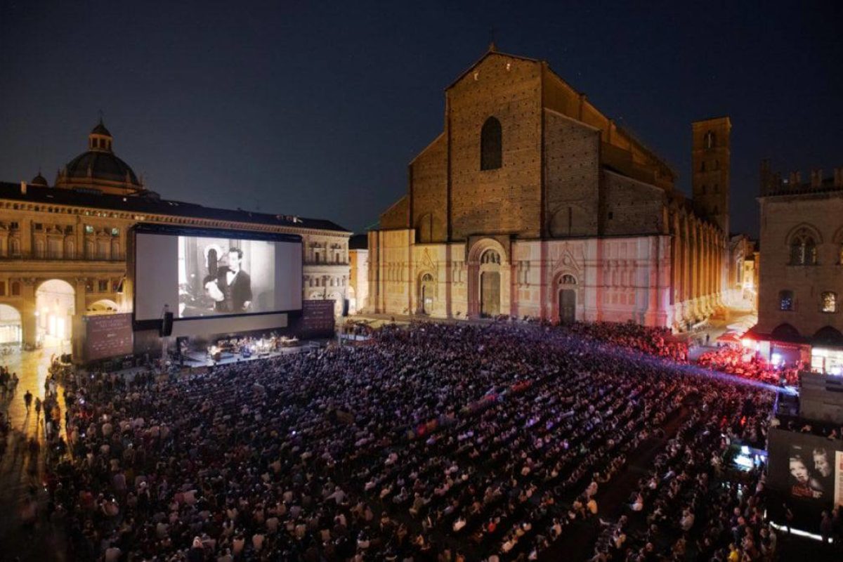 adn24 bologna | cinema in piazza presenti oltre 200mila persone per vedere i capolavori della storia