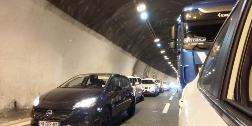 adn24 albisola sv | traffico in tilt per un incidente in autostrada