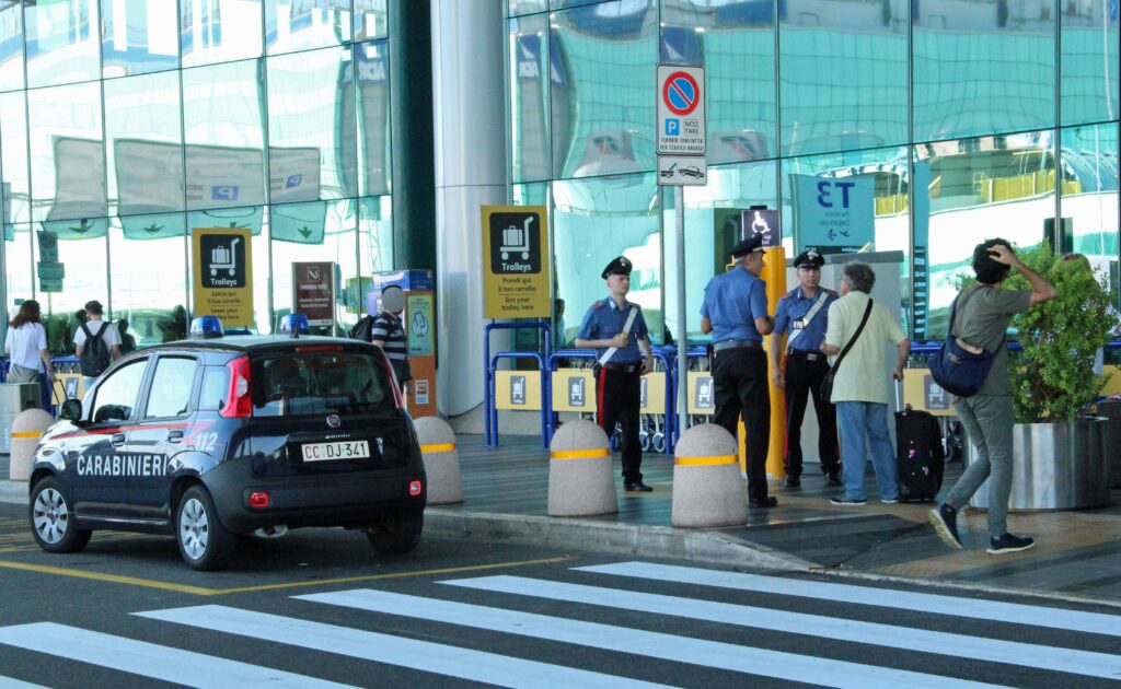 adn24 roma fiumicino | denunciati 4 passeggeri per tentato furto e sanzioni per ncc tassisti e dipendenti del car valet