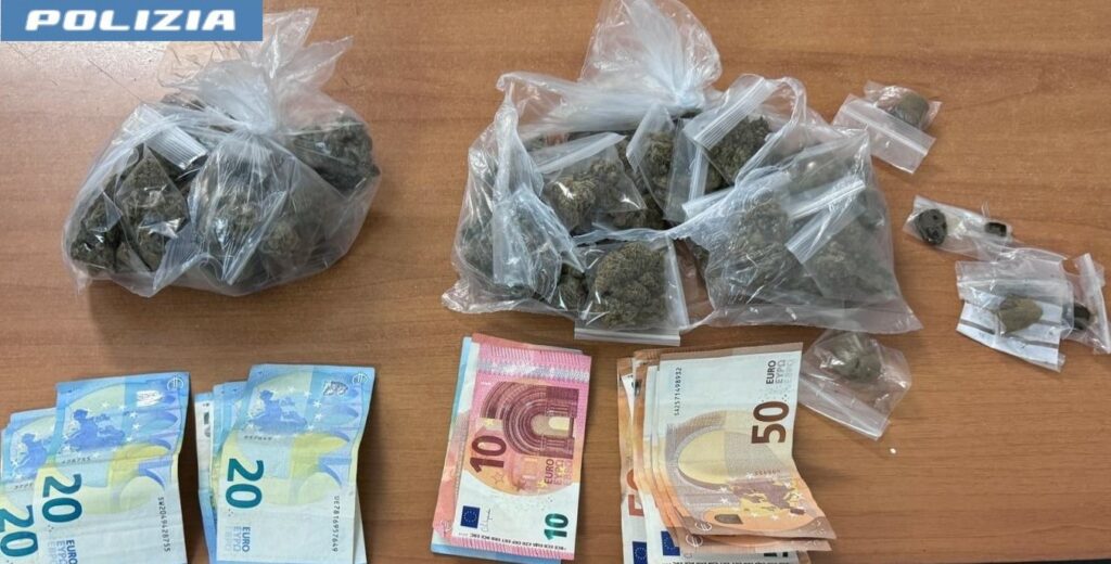 adn24 catania | pusher beccati con dosi di hashish e marijuana nel borsello pronte per essere spacciate 2 arresti