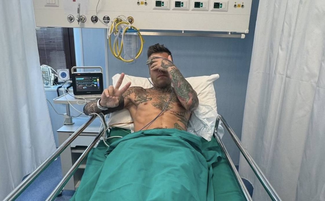 adn24 fedez dimesso la mamma rassicura i fan dopo il ricovero a brindisi