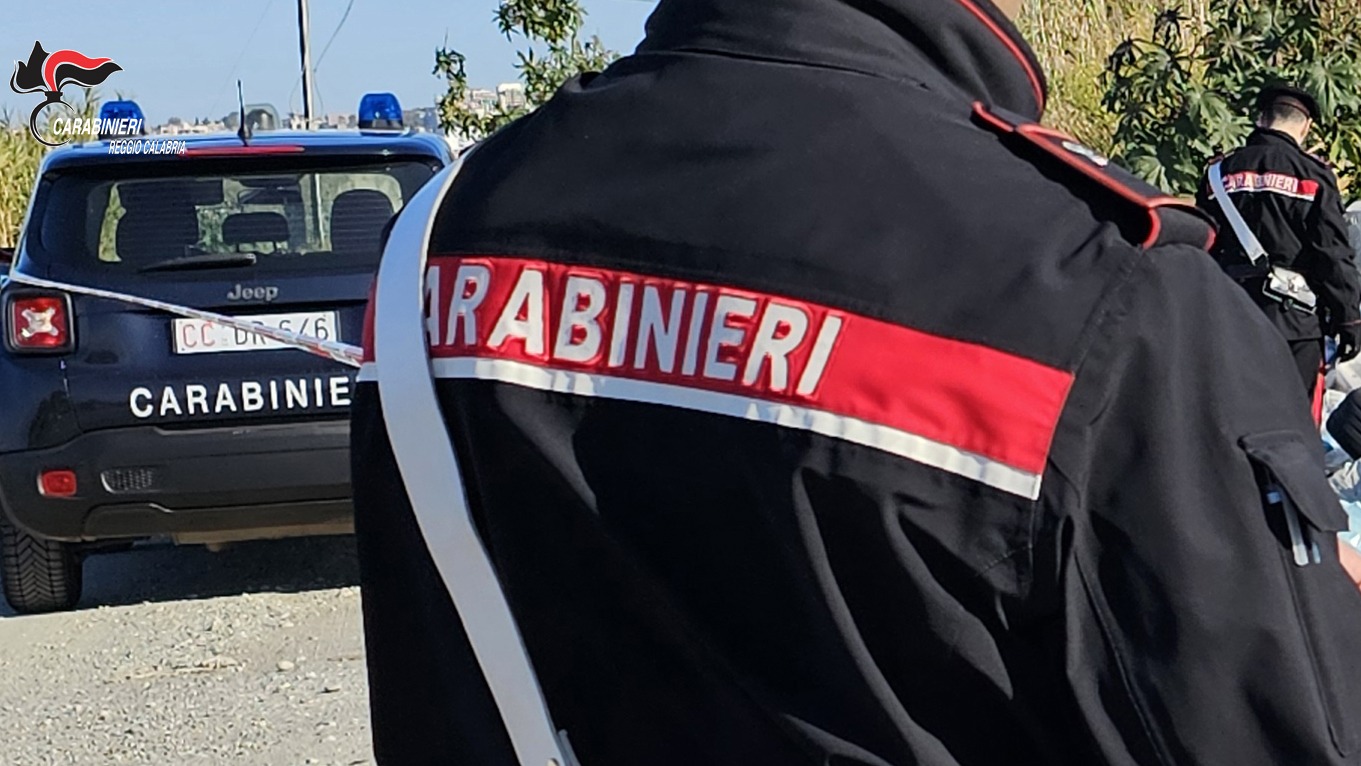 adn24 reggio calabria | blitz dei carabinieri titolare fabbrica di tessuti denunciato per lavoro irregolare e violazioni sulla sicurezza