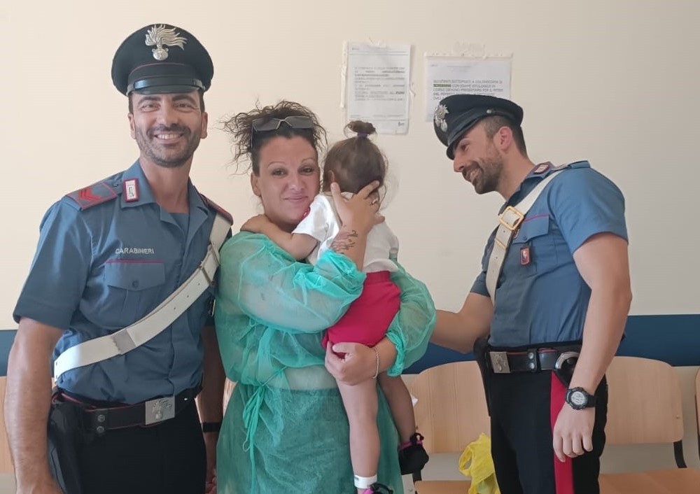 adn24 taranto | corsa contro il tempo dei carabinieri bimba salvata