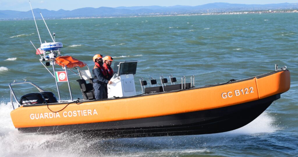 adn24 la spezia | fermato dalla guardia costiera yacht di 30 metri nellarea marina protetta delle cinque terre