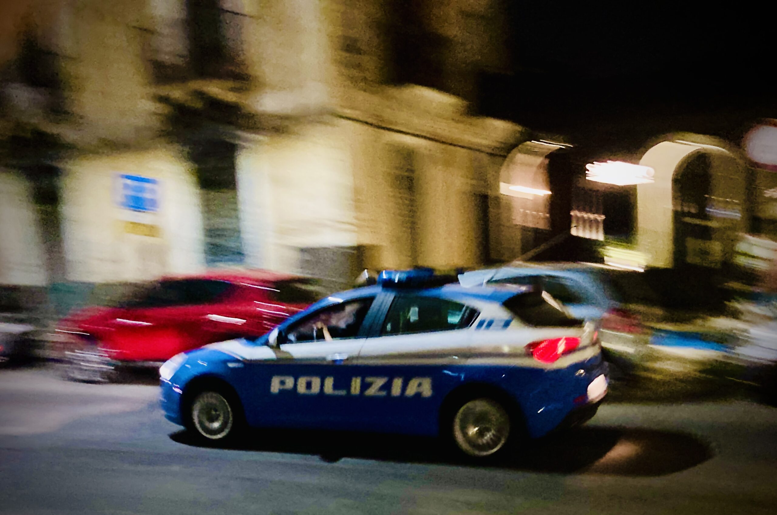 adn24 catania | girava con auto rubata alla vista della volante fugge e si schianta contro un muro 39enne arrestato