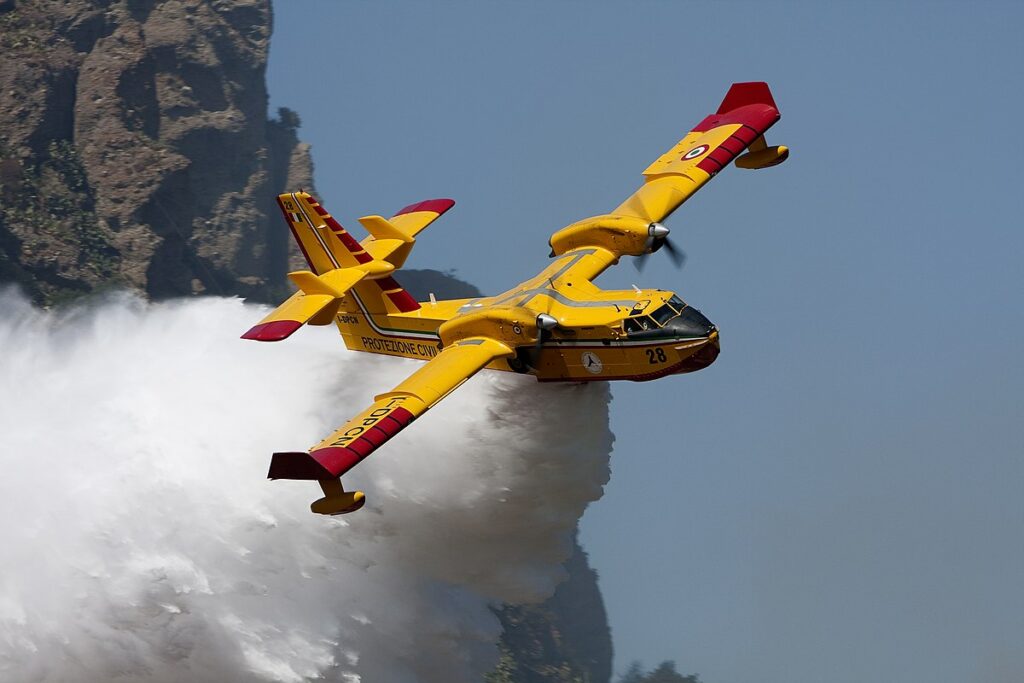 adn24 castrovillari | devastante incendio tiene in allarme la città