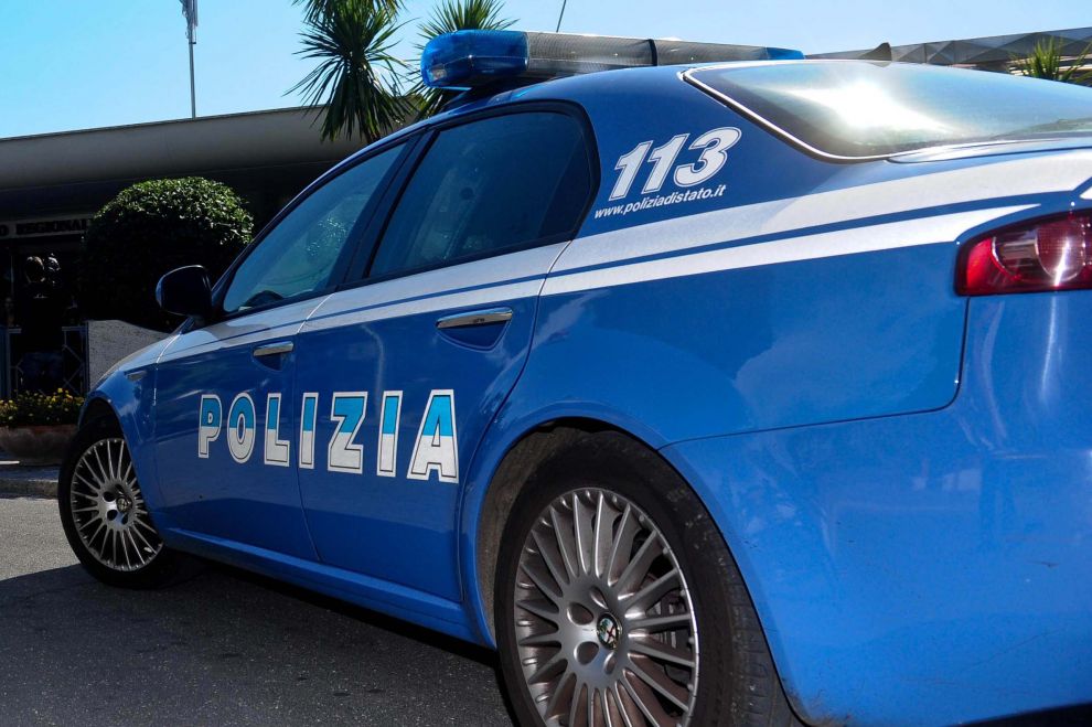 adn24 savona | trovato a forzare il finestrino di unauto parcheggiata arrestato