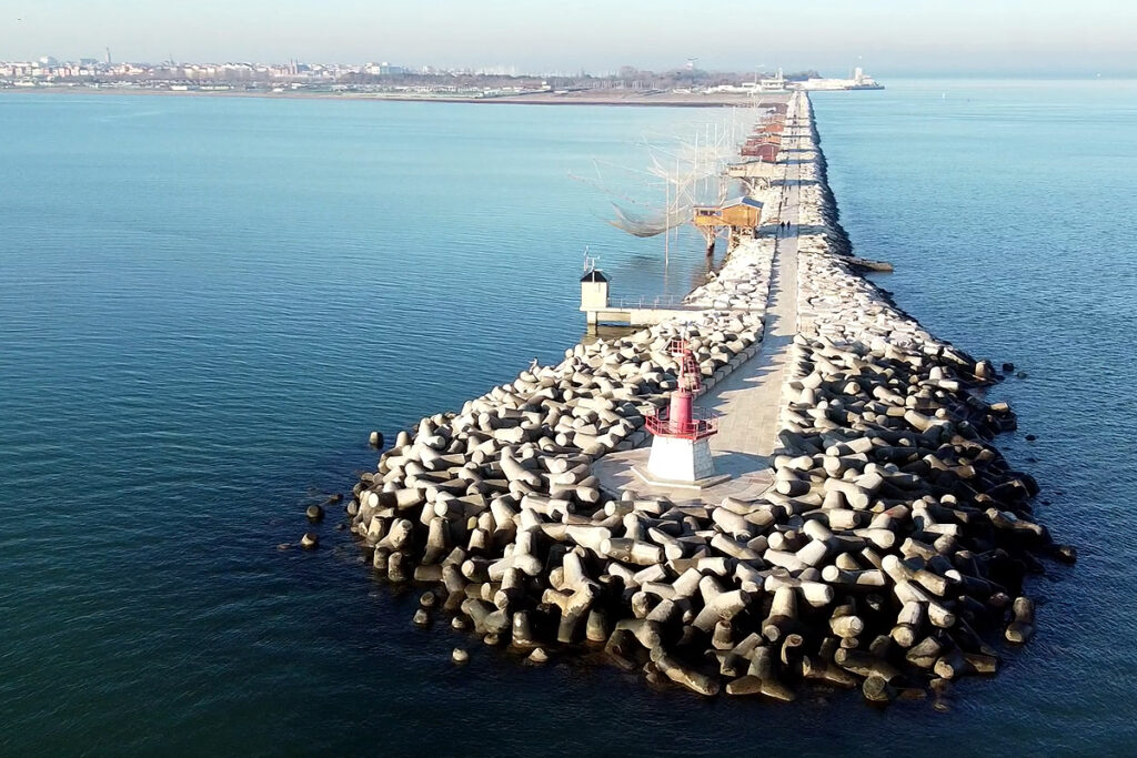 adn24 tegnùe di chioggia | pulizia fondali recuperati 250 chili di rifiuti