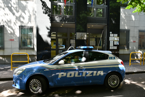 adn24 udine | arrestato un cittadino egiziano per la violazione del divieto di avvicinamento con braccialetto antistalking