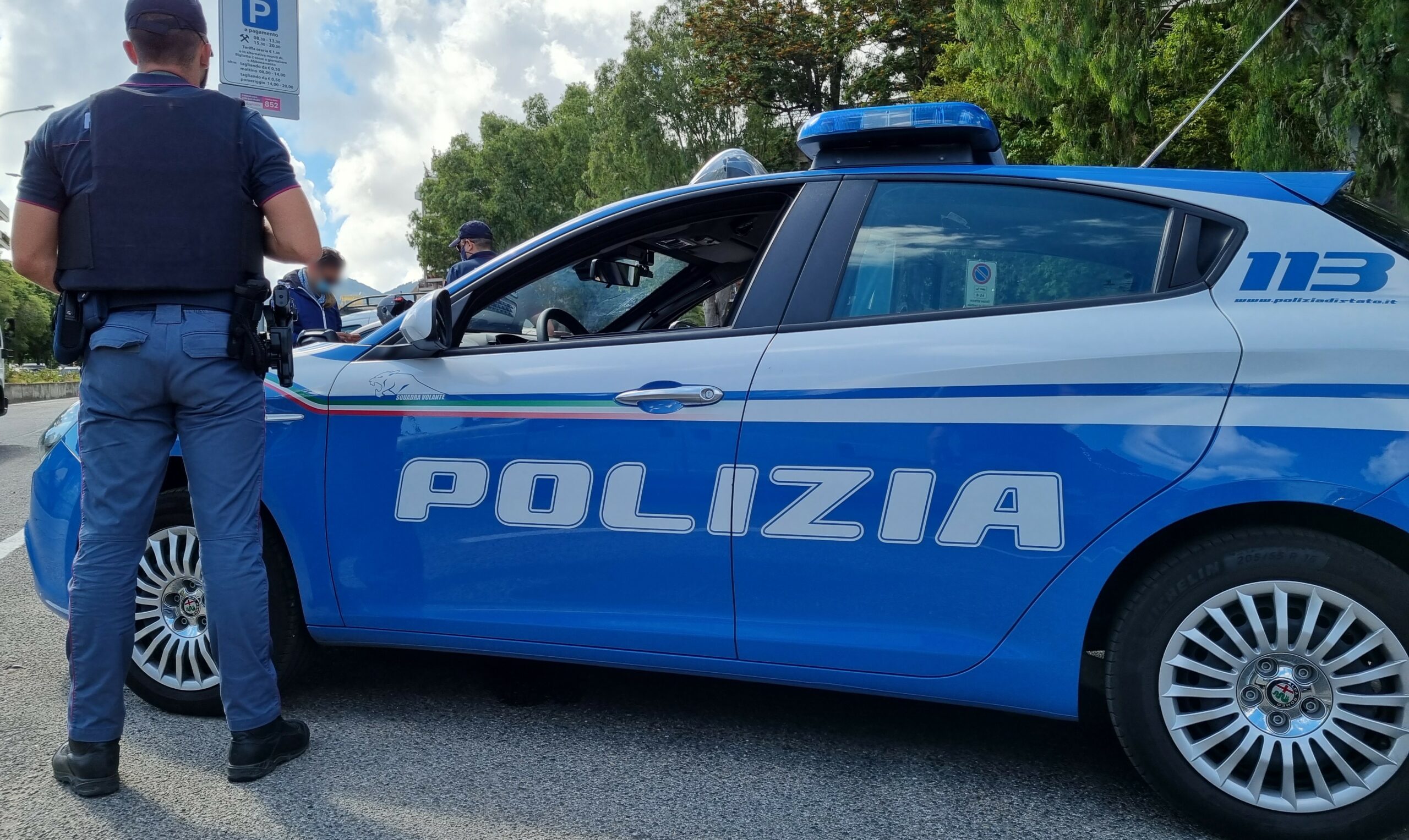 adn24 ancona | lite titolare dipendente deve intervenire la polizia