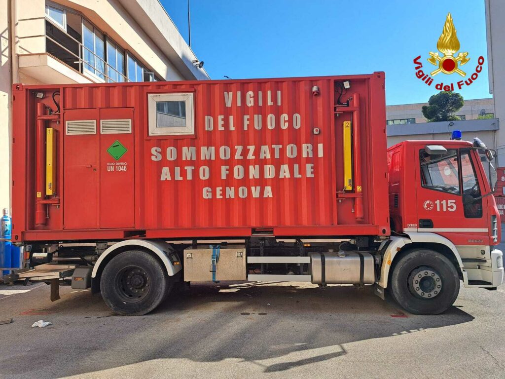 adn24 palermo | partiti ieri sera 2 sommozzatori dei vdf di genova per la ricerca dei dispersi del veliero affondato