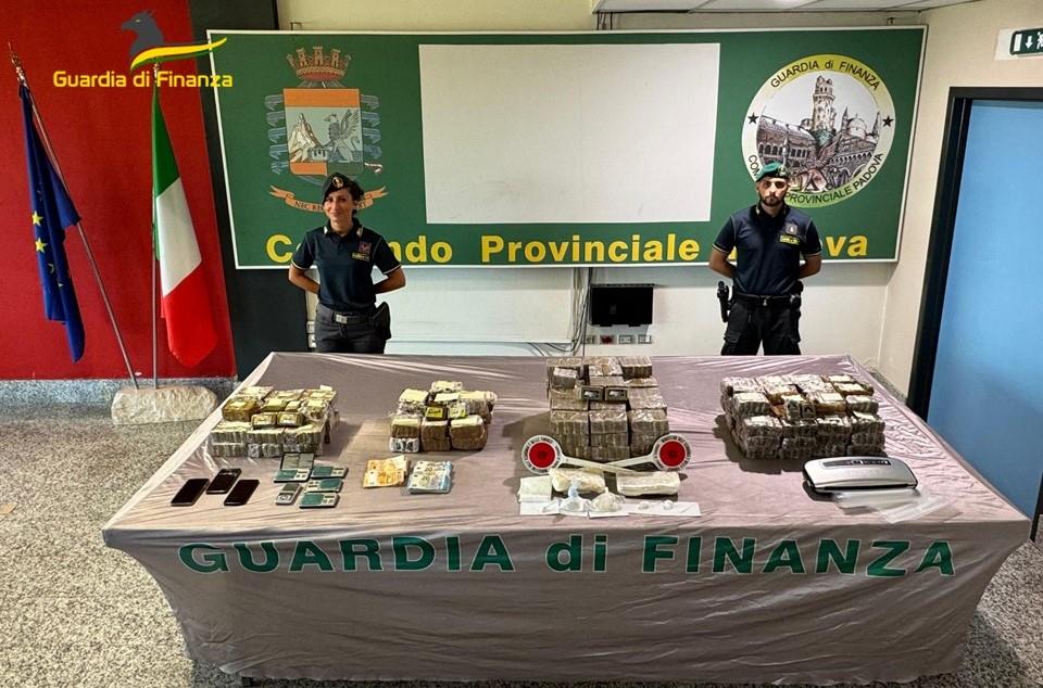 adn24 padova | sequestrati oltre 90 kg dl hashish 1 kg dl cocaina e 10000 euro in contanti video