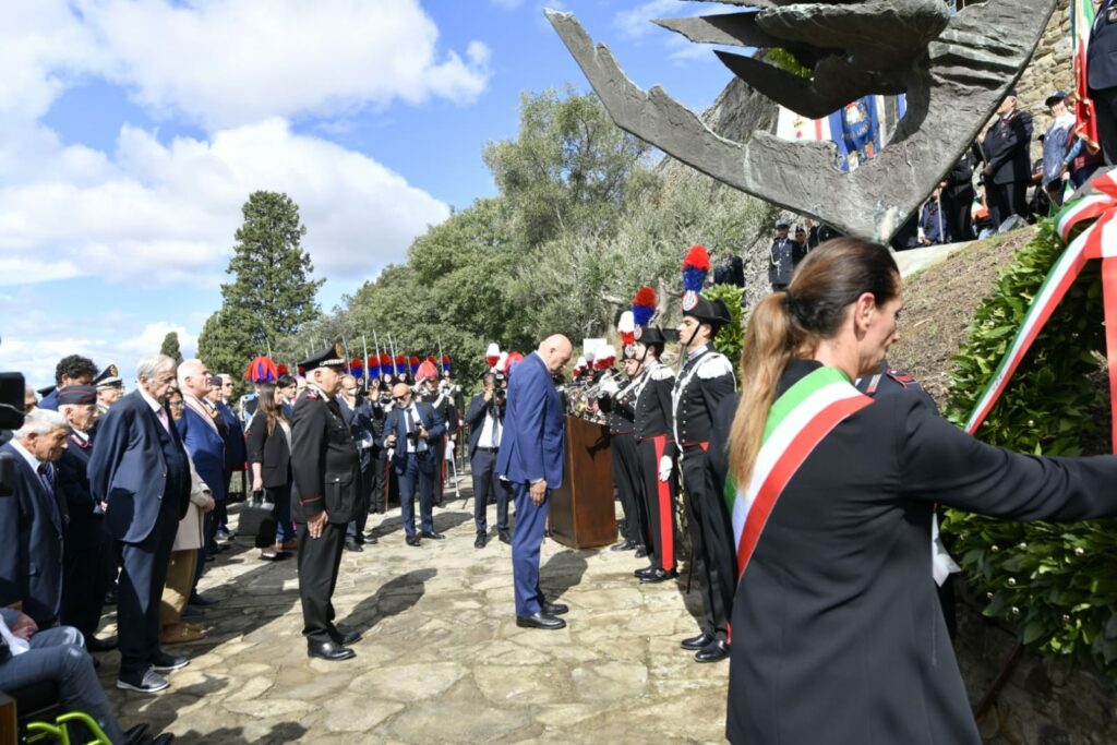 adn24 roma | larma dei carabinieri commemora l80° anniversario del sacrificio dei martiri di fiesole