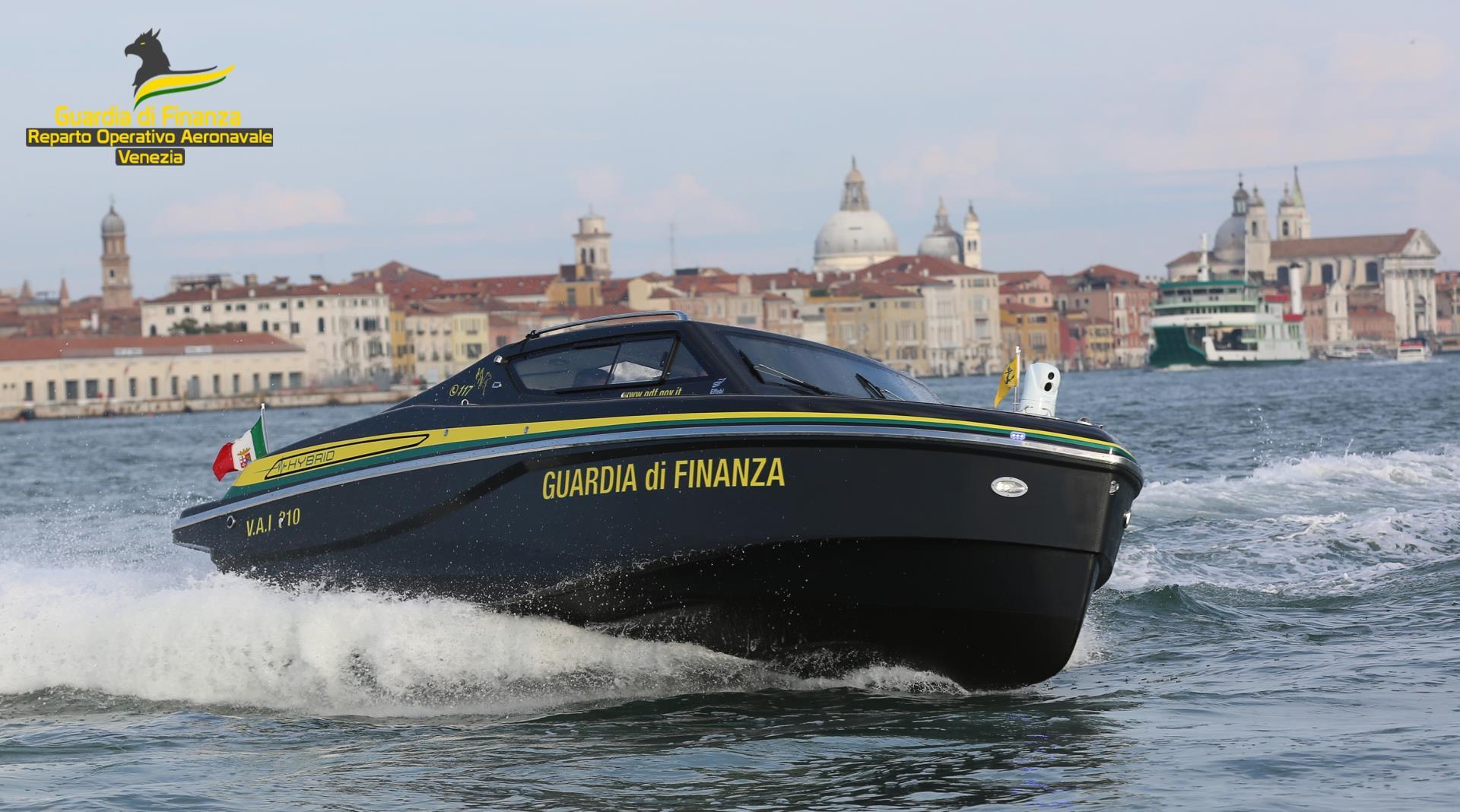 adn24 venezia | blitz della guardia di finanza sequestrati 2700 kg di vongole