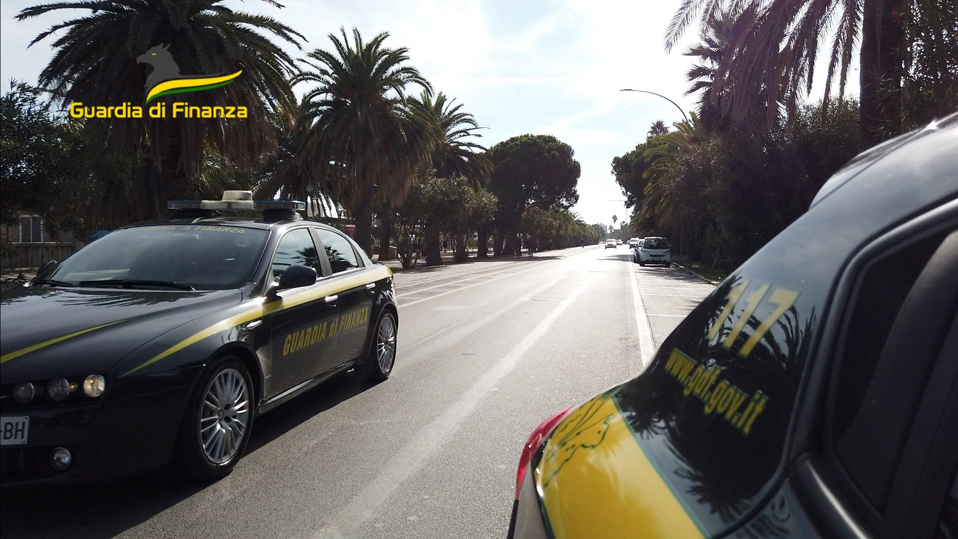 adn24 san benedetto del tronto ap | uomo fugge lasciando auto contenente merce di contrabbando