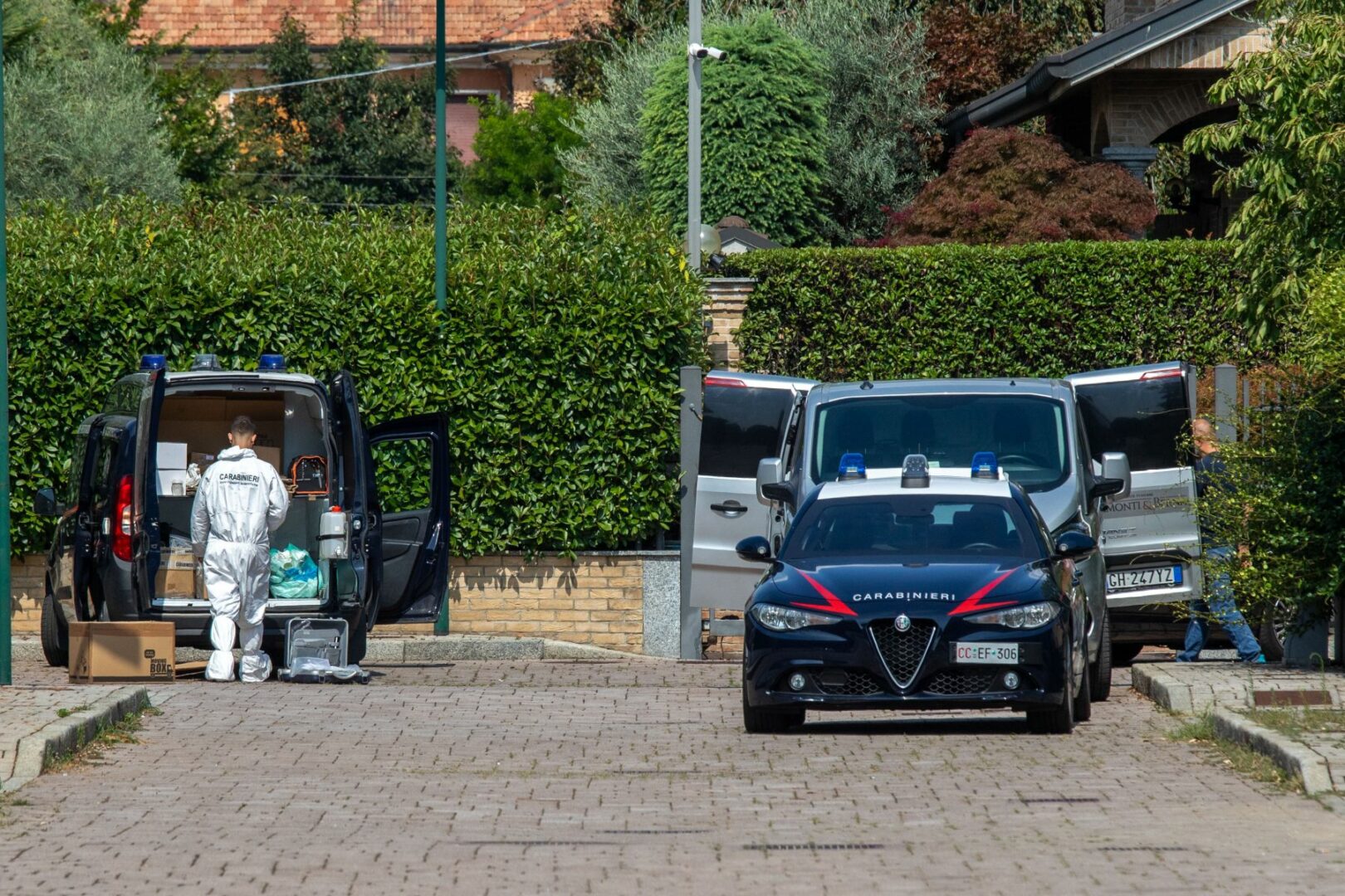 adn24 milano | diciassettenne confessa il triplice omicidio dei suoi familiari a paderno dugnano